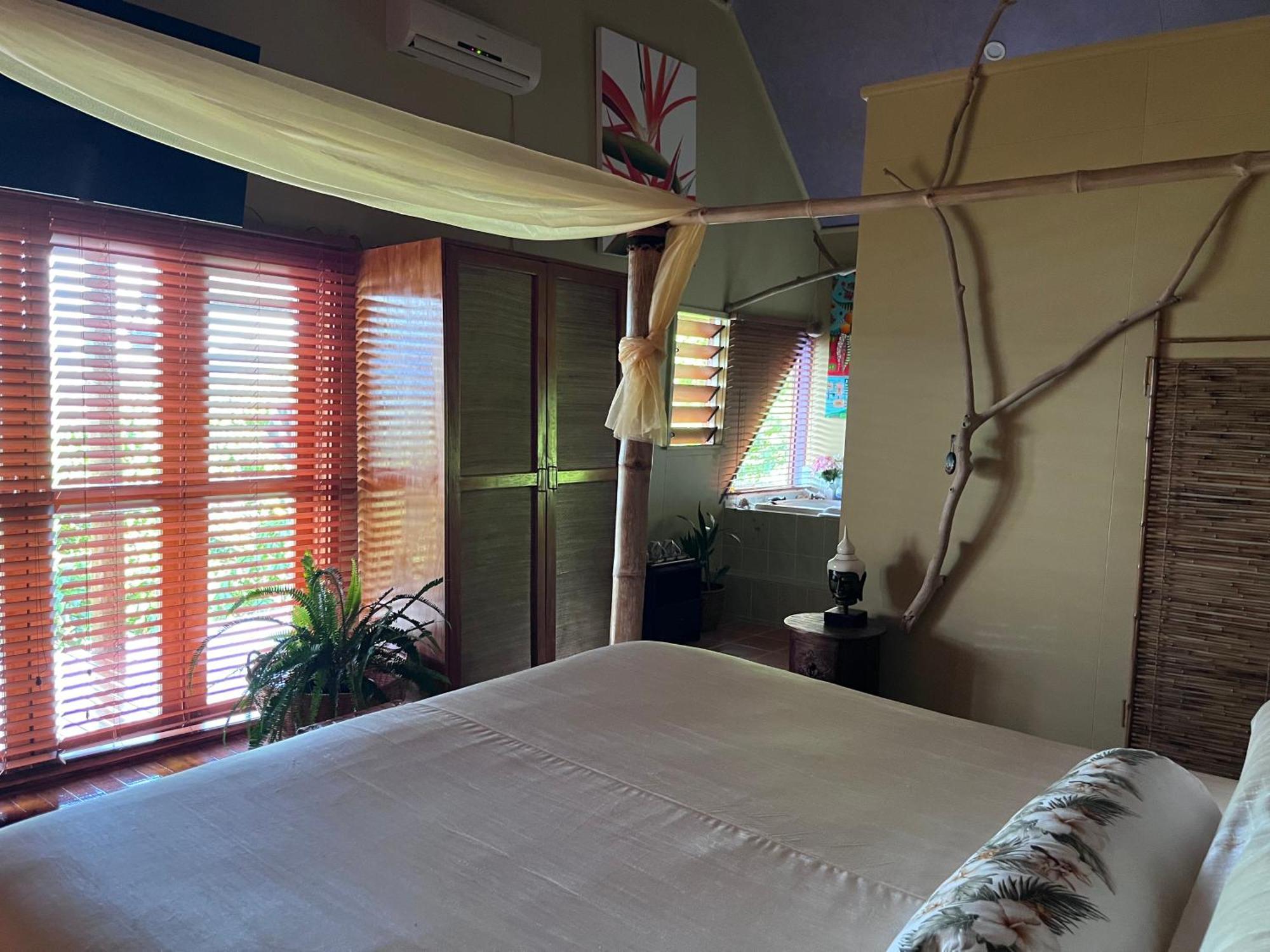 Naveria Heights Lodge Savusavu Buitenkant foto