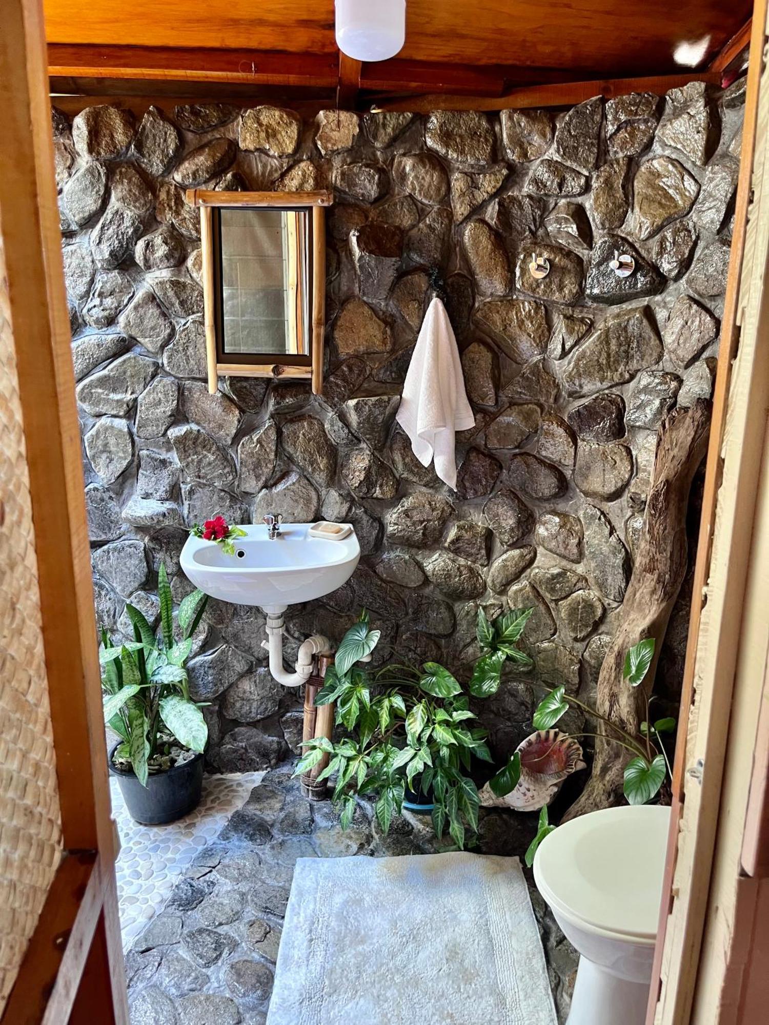 Naveria Heights Lodge Savusavu Buitenkant foto
