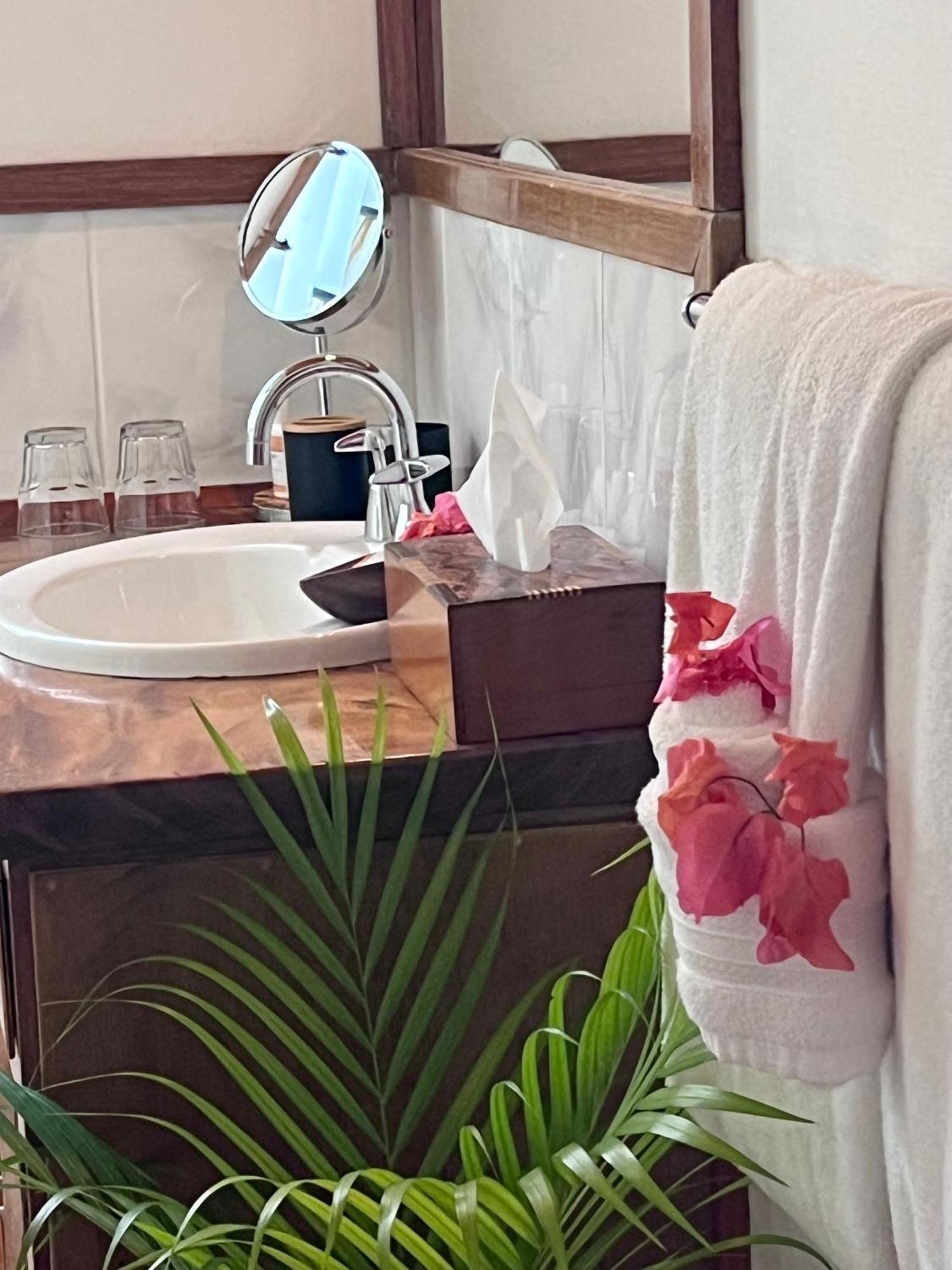 Naveria Heights Lodge Savusavu Buitenkant foto