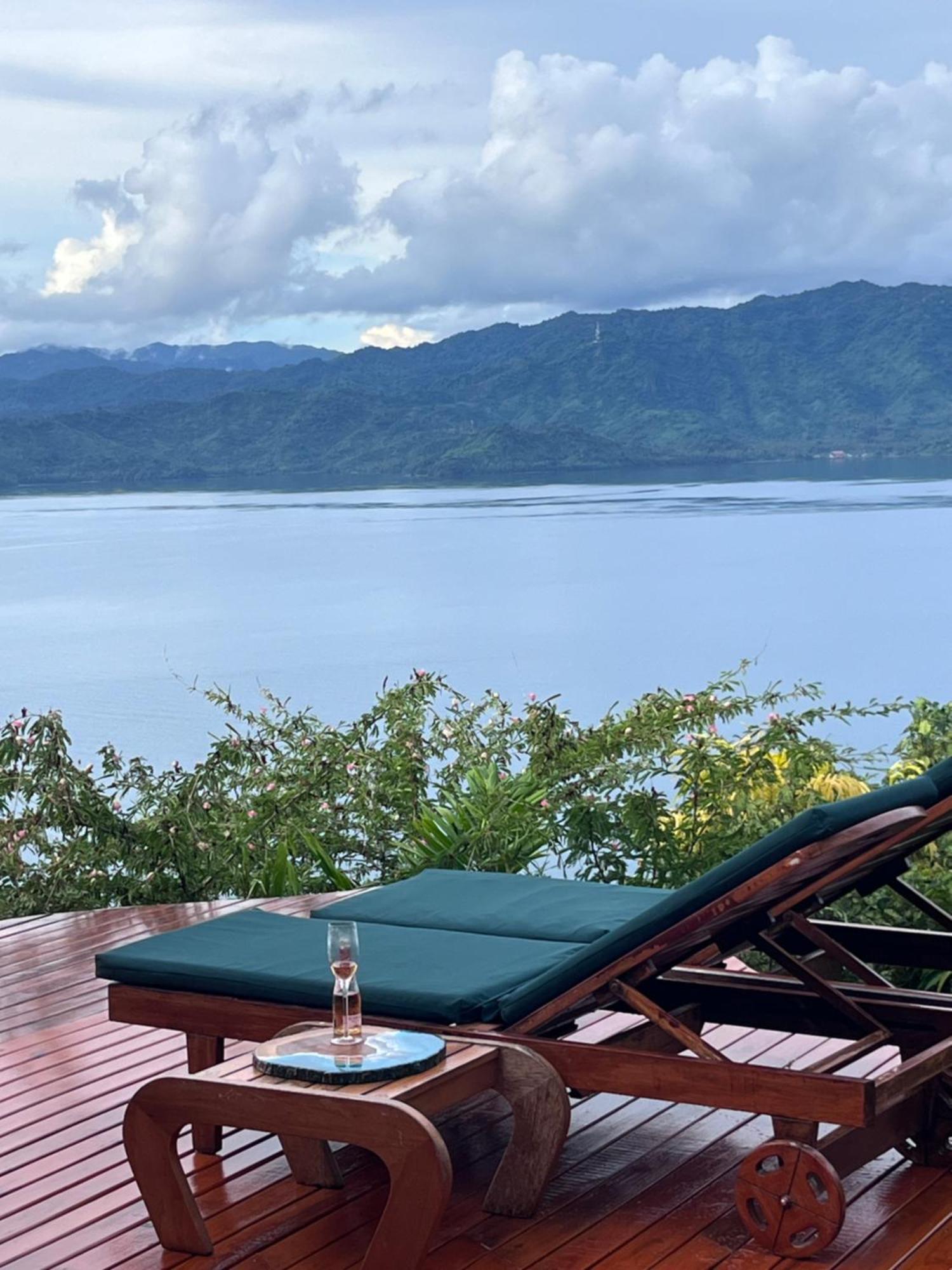 Naveria Heights Lodge Savusavu Buitenkant foto